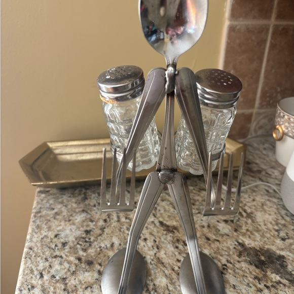 Unique artisan salt & pepper shaker napkin holder hand crafted from silverware - Picture 6 of 8
